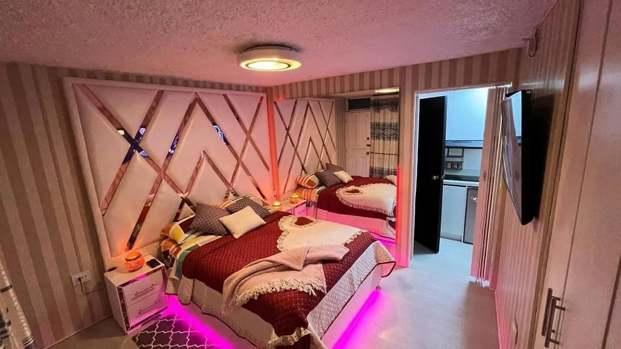 Hotel Gold House Oro Quito 0*,  Ecuador